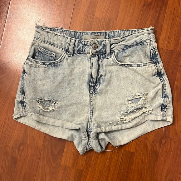 Topshop ripped jean shorts - Picture 1 of 2